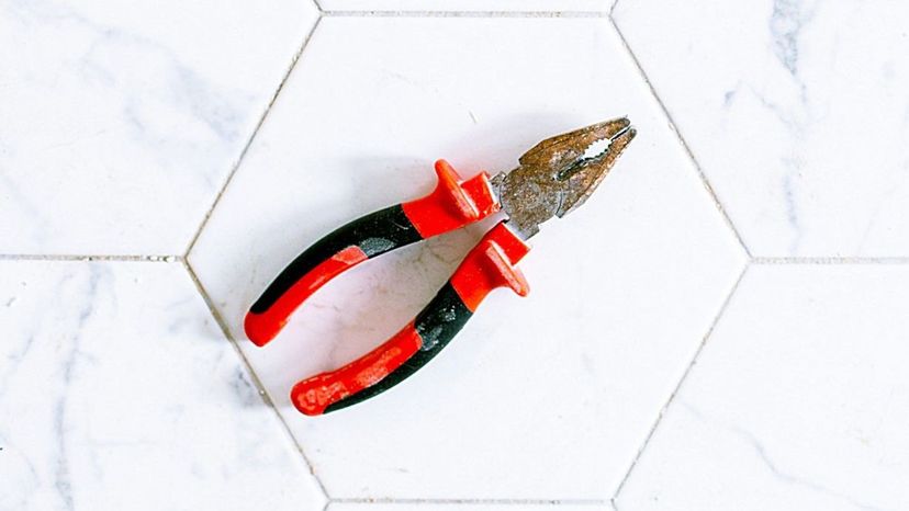 Slip-joint pliers