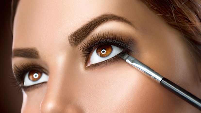 Toma este quiz para encontrar tu color de maquillaje de ojos propio