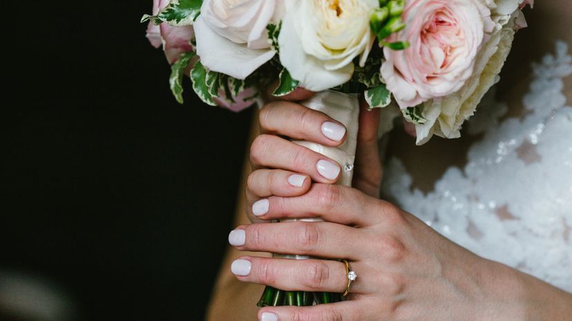 What Kind of Wedding Bouquet Alternative Should You Have?