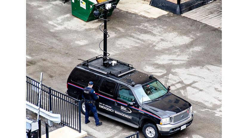 35 Chicago_surveillance_vehicle