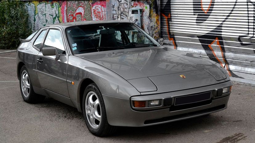 Porsche 944