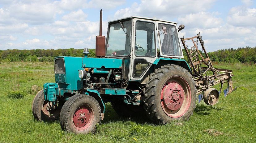 2-YuMZ-6KL_tractor_2011_G1