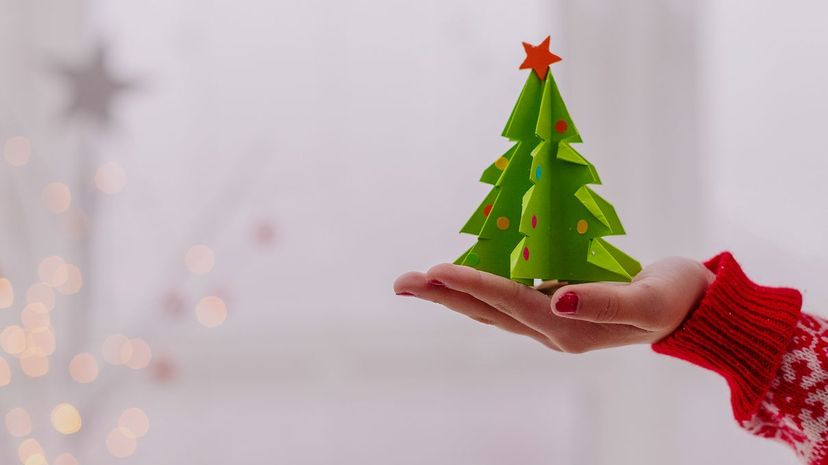 Q27-Christmas origami tree