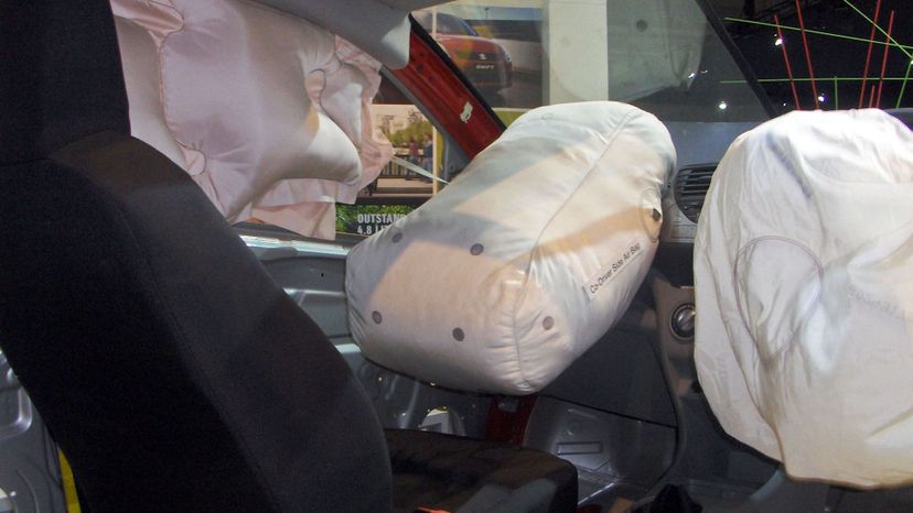 9 airbag Suzuki_alto_body2_-_AIMS