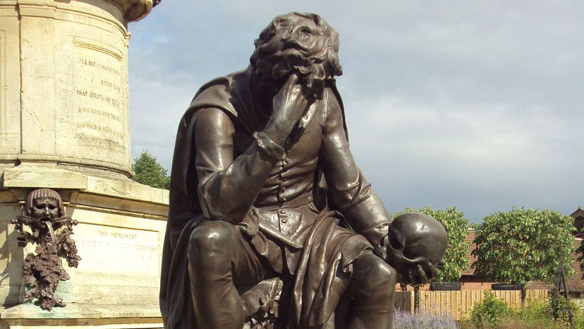 Hamlet_statue