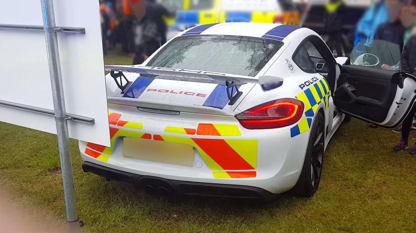 31 - Porsche Cayman GT4 police