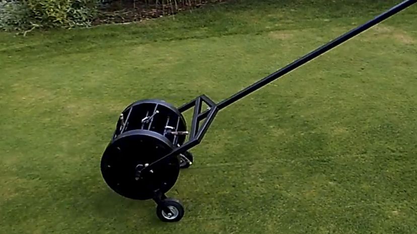 Manual Rolling Lawn Aerator