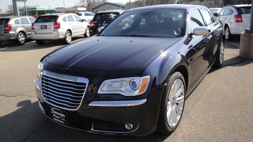 6 Chrysler 300 Limited