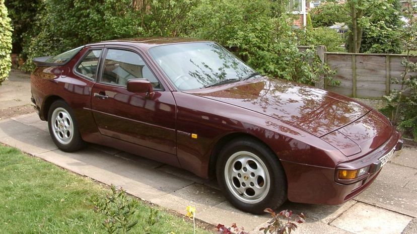 12 Porsche 944