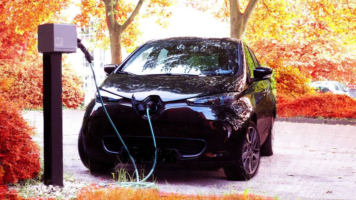 should i buy gas hybrid or electric car