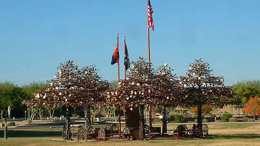 Veterans'_Memorial,_Glendale