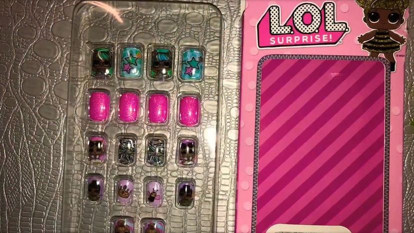 LOL Surprise Case - press-on nail kit
