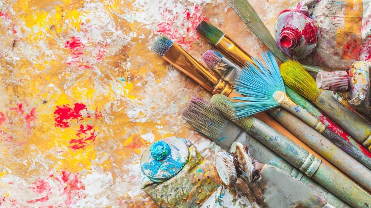 Art Quizzes Including Artists' Tools such as Brushes