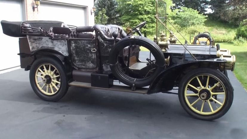 How Much Do You Know About Driving in the Early Days of Automobiles?