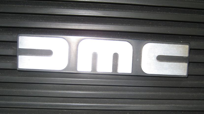 DeLorean DMC  logo