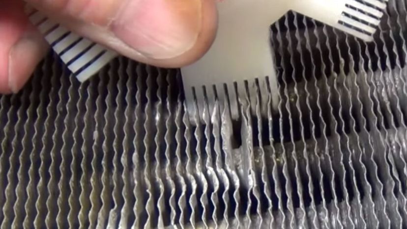 Coil fin straightener