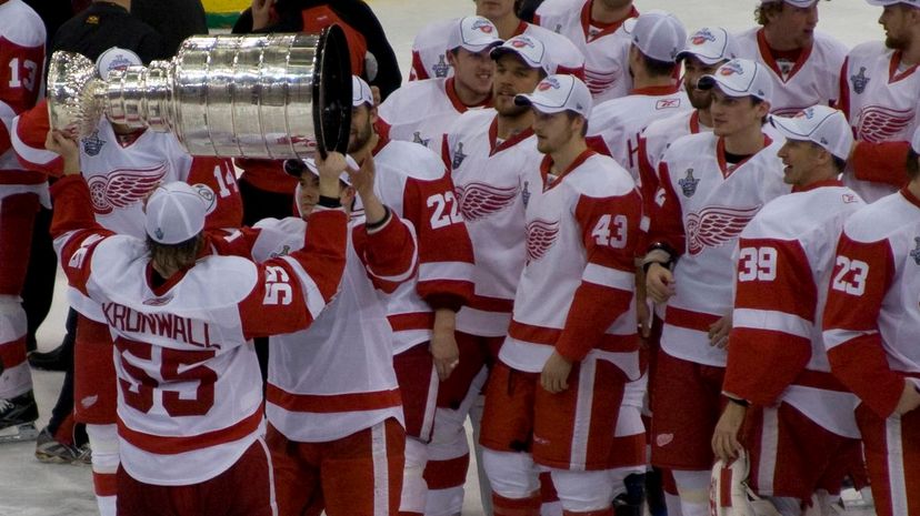 Detroit Red Wings with Stanley Cup