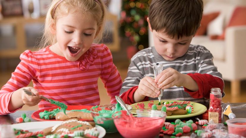 Decorating Christmas cookies