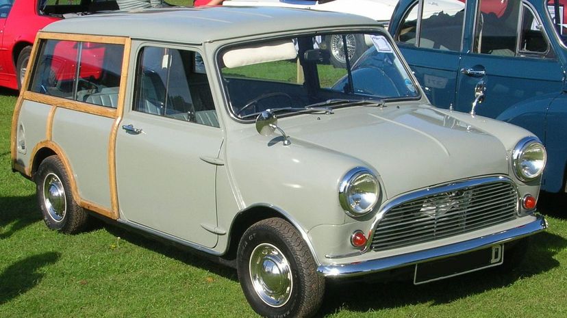 23 - 1961 Morris Mini Traveller