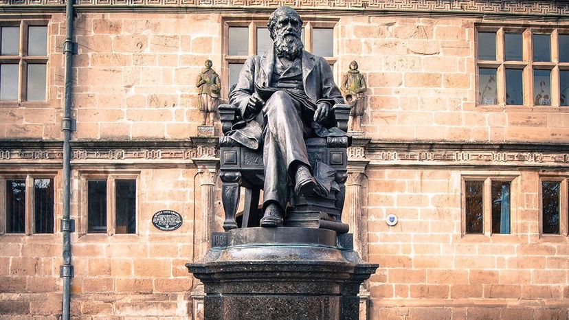 Charles_Darwin_Statue_Shrewsbury