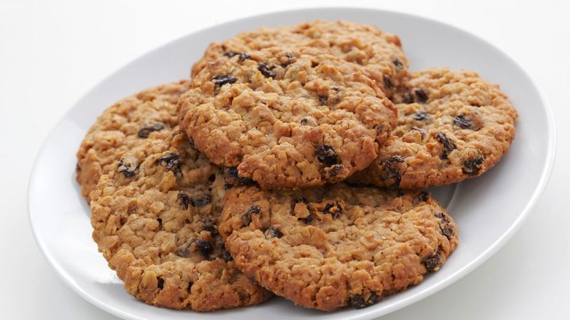 Fuddruckers Oatmeal raisin cookie