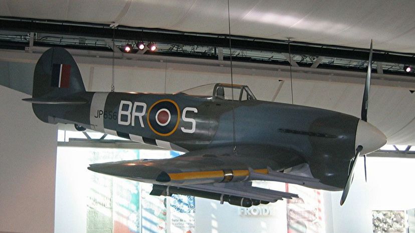 25 Hawker Typhoon Memorial_Avion