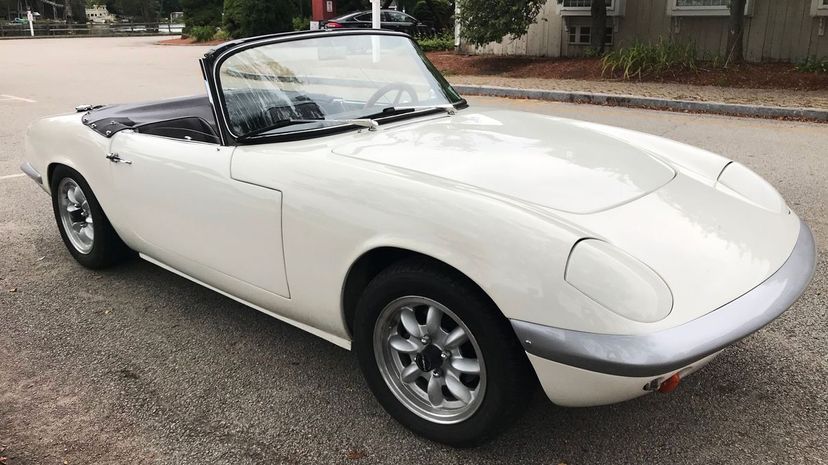 16 - Lotus Elan