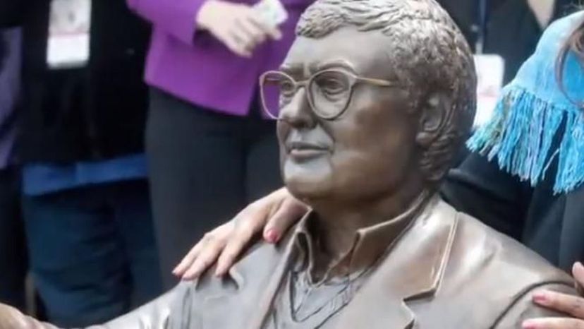 Robert Ebert statue