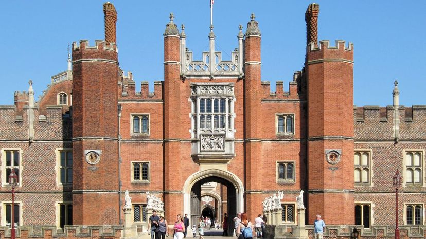 34-Hampton Court