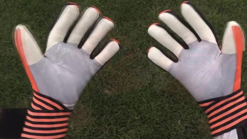 Goal keeping gloves