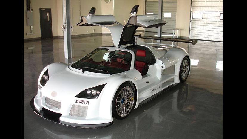 30 Gumpert Apollo