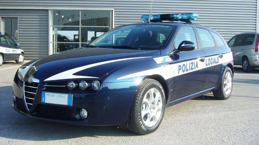36 - Alfa Romeo 159 police