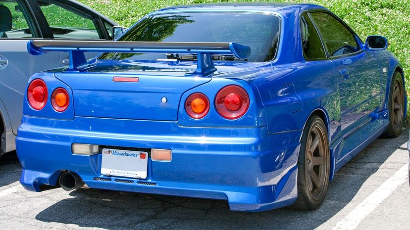 2-Nissan Skyline R34 GT-R