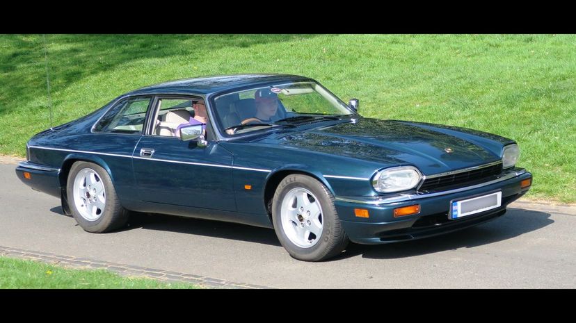 2 Jaguar XJS