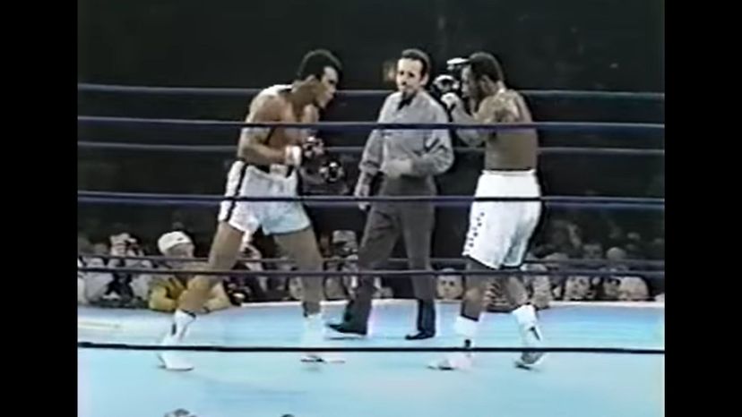 Muhammad-Ali-vs.-Joe-Frazier-a€“1月28日,-1974年＂border=