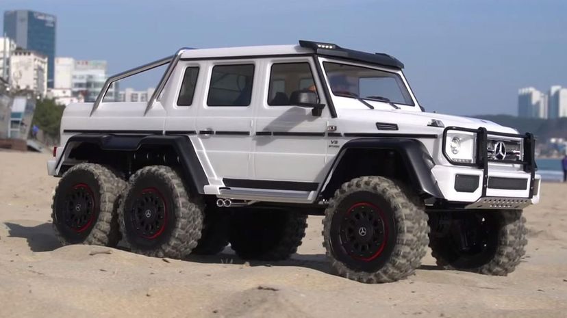 29 - Mercedes-Benz G63 AMG 6X6 