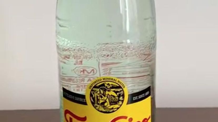 38 - Topo Chico water