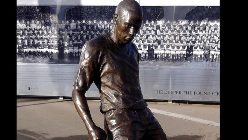 Thierry Henry statue