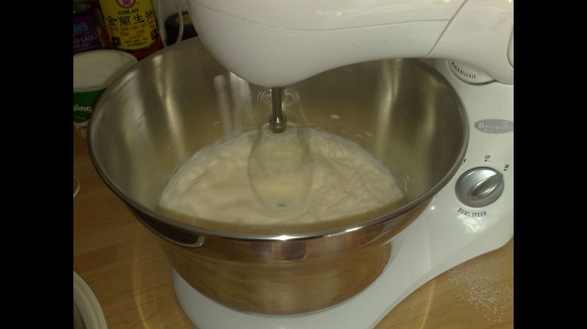 Whipped cream maker