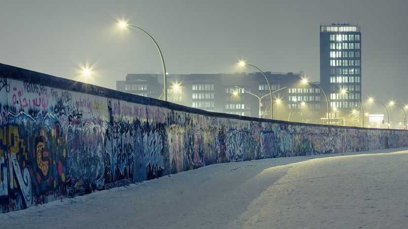8 Berlin wall