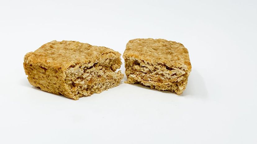 Protein Snacks - Bobos stuffed peanut butter oat bar cut