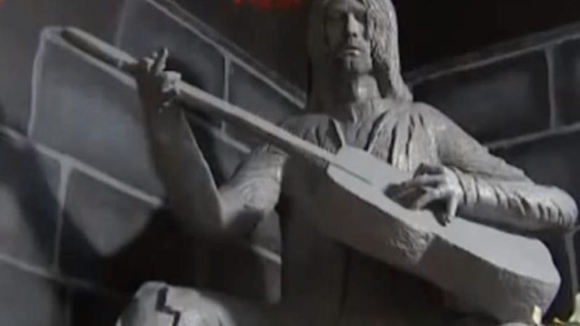 Kurt Cobain statue