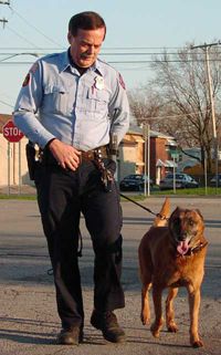 do you have to be a cop to train police dogs