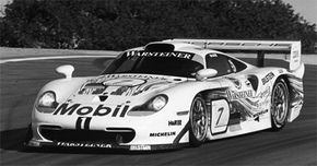 保时捷911在拉古纳塞卡风GT1, CA, 1997年10月”border=