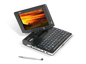 Fujitsu Lifebook U810之类的便携式Internet设备具有从屏幕上滑出的键盘。“border=