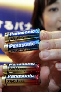 Can ordinary AA batteries really power a car?