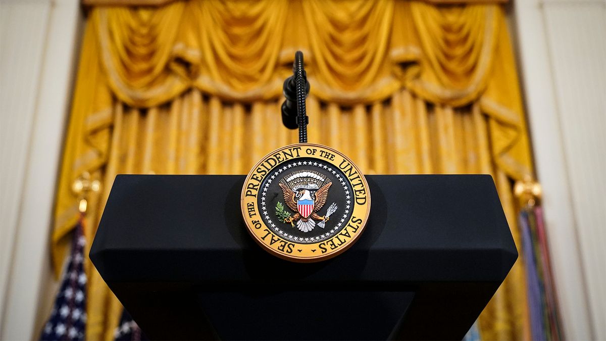 tall glasses, White House Eagle Seal, with Presidential Seal in