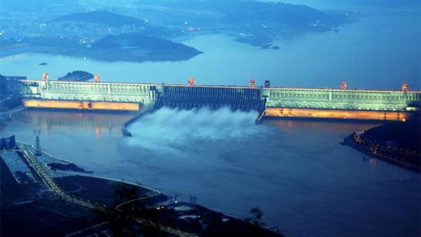 Generating electricity with water outdoors.