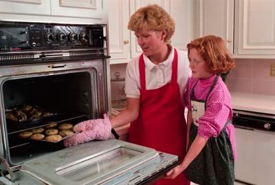 children baking cookies