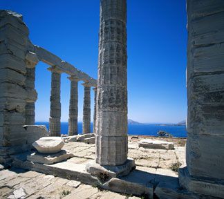 坦佩的Poseiden Sounion,希腊”border=